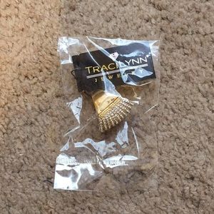 Traci Lynn reveal gold ring